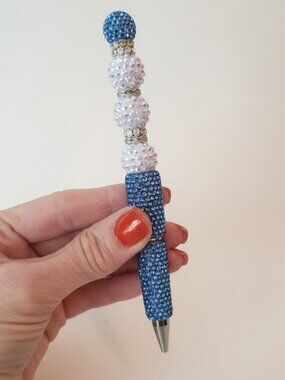 Hand-crafted highly decorative, luxury-style rhinestone pen. Brand new.